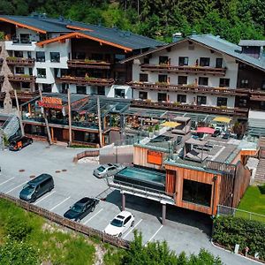 THOMSN-Alpine Rock Hotel Saalbach Exterior photo