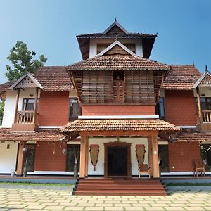 Vajra Ayurveda And Yoga Retreat Kochi Exterior photo