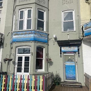 Henrys On The Prom Bed and Breakfast Great Yarmouth Exterior photo