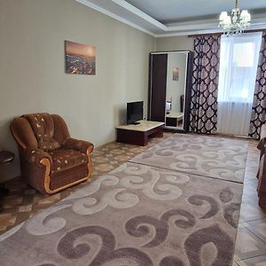 Chernivtsi Apartments Exterior photo