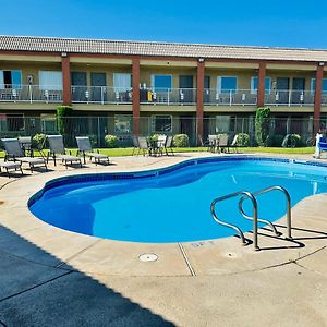 Super 8 By Wyndham Hurricane Zion National Park Motel Exterior photo