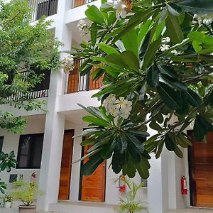 The Palines Apartment And Guesthouse - Vista Alabang Manilla Exterior photo