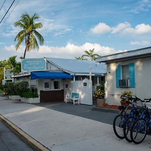 Seashell Motel And International Hostel Cayo Hueso Exterior photo
