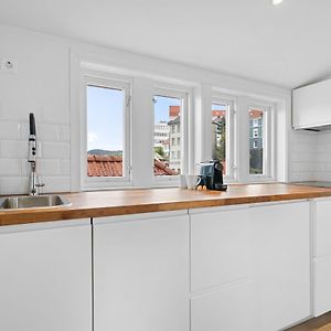 Modern Penthouse With A View - Behind Bryggen Apartment Bergen Exterior photo