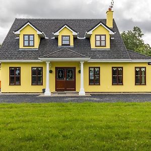 Yellow House Villa Westport Exterior photo