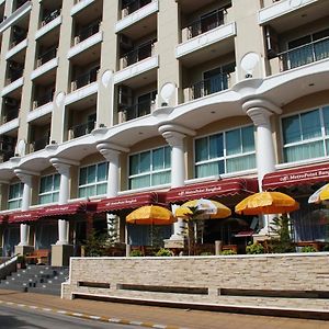 Metro Point Bangkok Hotel Exterior photo