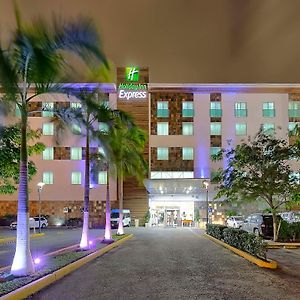 Holiday Inn Express Villahermosa Exterior photo