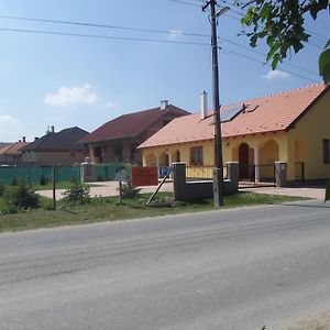 Kiserdo Vendeghaz Otel Rajka Exterior photo