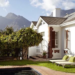 Inawestays Holiday Homes Kaapstad Room photo
