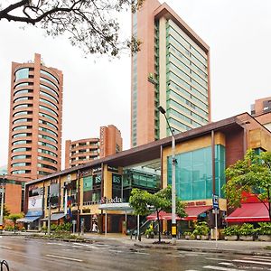 Hotel Holiday Inn Express & Suites Medellin, An Ihg Hotel Exterior photo