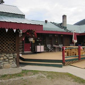 Summit River Lodge & Campsites Valemount Exterior photo