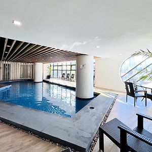 Sarrosa International Hotel And Residential Suites Cebu Stadt Exterior photo