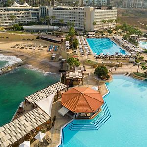 Mövenpick Hotel Beirut Exterior photo