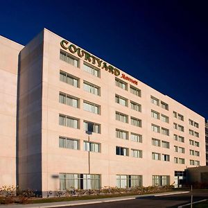Hotel Courtyard By Marriott Montreal Airport Dorval Exterior photo