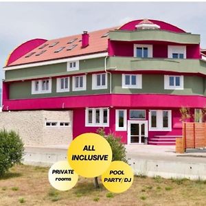 Hostel Zrce All Inclusive- All You Can Drink And Eat! (Adults Only) Novalja Exterior photo