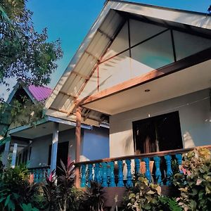 Villa Fiqthya Chalet & Cafe Pulau Tioman Exterior photo