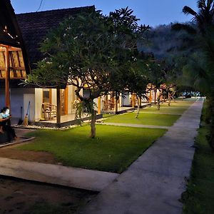 The Tinsi Hotel Toyapakeh Exterior photo