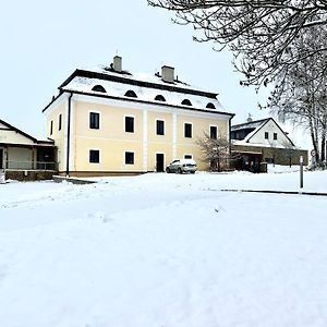 Resort Lisensky Dvur Sněžné Exterior photo