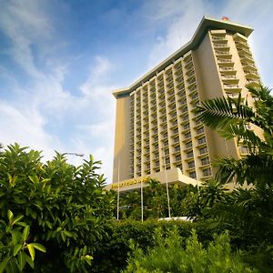 Century Park Hotel Manila Exterior photo