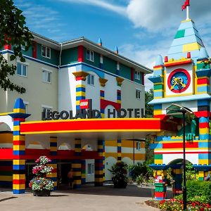 Legoland Windsor Resort Exterior photo