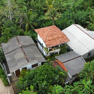 Ruwan Jungle Homestay Mirissa Exterior photo
