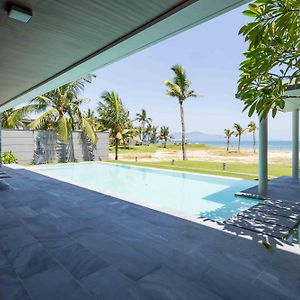 Deluxe Beach Villas By Danatrip Danang Exterior photo