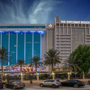 The Diplomat Radisson Blu Hotel Residence & Spa Al Manamah Exterior photo