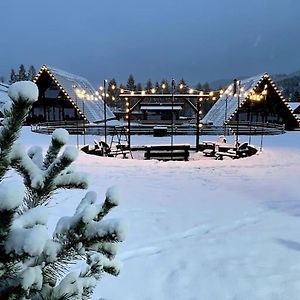 Treeline Cabins Cadaresti Exterior photo