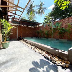 Villa Kutum'S Wooden House - Private Pool, Breakfast & Cafe à Langkawi Exterior photo
