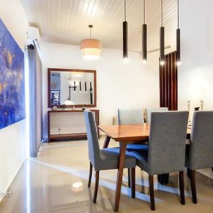 Luxurious 2 Bedroom Apartment - Ariyana Resort Apartments -Athurugiriya Colombo Exterior photo