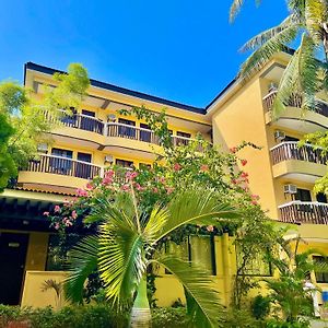 Bamboo Beach Resort & Restaurant Manoc-Manoc Exterior photo
