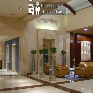 Booking Hotel Crown Piast & Spa Krakau Exterior photo
