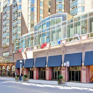 Hotel Doubletree By Hilton Toronto Downtown Exterior photo