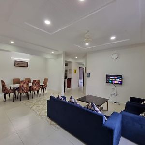 Three Bed Attached Bath Netflix Wifi Smart Tv Parking Wfh Desk Islamabad Exterior photo
