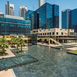 Готель Doubletree By Hilton Dubai - Business Bay Exterior photo