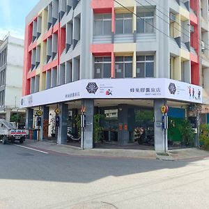 Hive Bed And Backpacker蜂巢膠囊旅店 Albergue Hualien Exterior photo