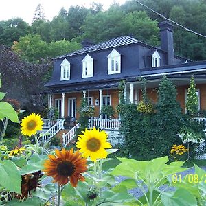 Auberge Du Sault-A-La-Puce Hotel Chateau Richer Exterior photo