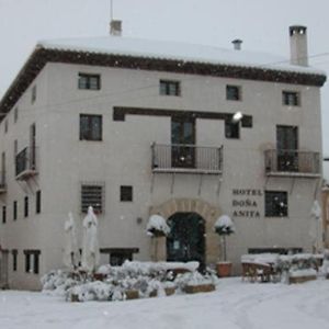 Hotel Restaurante Dona Anita Requena Exterior photo