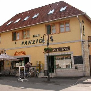 Hôtel Huli Panzio à Tokaj Exterior photo