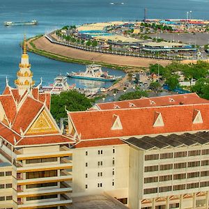 Hotel Cambodiana Phnom-Penh Exterior photo