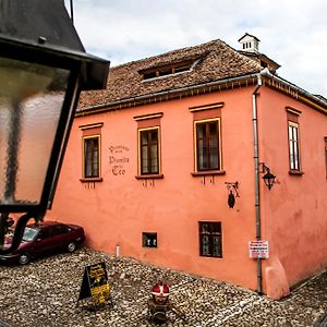 Hotel La Teo Pensiune Si Pivnita à Sighişoara Exterior photo