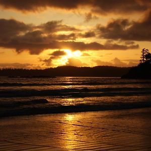 Mackenzie Beach Resort Tofino Exterior photo