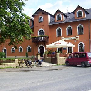 Hotel Penzion U Cervenych Vrat Chudolazy Exterior photo