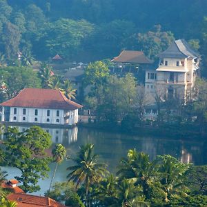 Mcleod-Inn Kandy Exterior photo