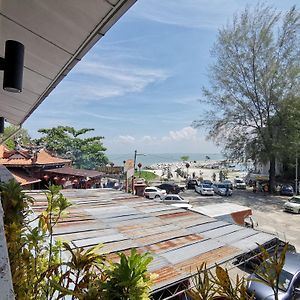 Hotel 8 Boutique By The Sea Tanjung Tokong Exterior photo