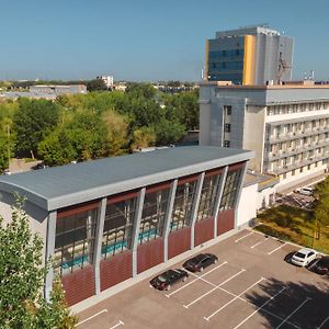 Cosmonaut Hotel Karagandy Exterior photo