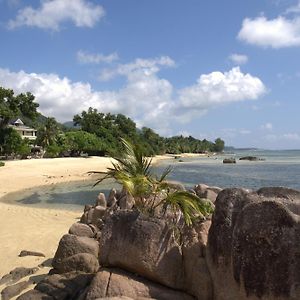 Crown Beach Hotel Seychelles Pointe Au Sel Exterior photo