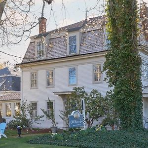 Old Manse Inn Brewster Exterior photo