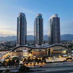 High Rise Presidential Suite In Elysium Opp Centaurus Islamabad Exterior photo