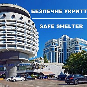 Salute Hotel Kyiv Exterior photo